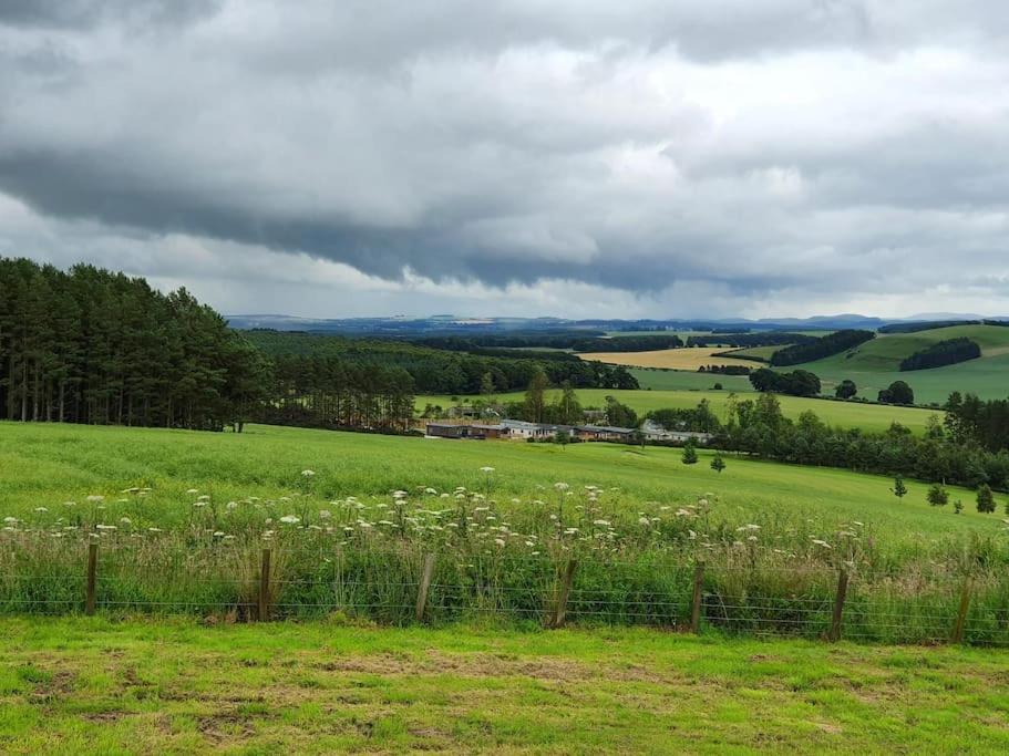 Beautiful Borders Cabin Hotel Jedburgh Exterior photo